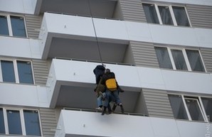 Пожарные будут спасать людей из горящих высоток специальной лебедкой