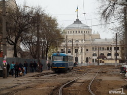 Реконструкция Старосенной: одесские торговцы и трамваи работают в любых условиях (ФОТО)