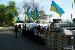 Утро на одесских майданах: все спокойно (ФОТО)