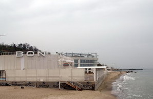 Захвативший пляж одесский ночной клуб: вид снизу (ФОТО)