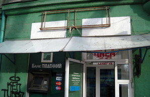 Мэрия продолжает демонтировать вывески в центре Одессы