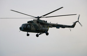 Курсанты Одесской военной академии отрабатывают прыжки с парашютов
