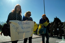 Возле Одесской ОГА семеро активистов митингуют с требованием уволить Марию Гайдар (ФОТО)