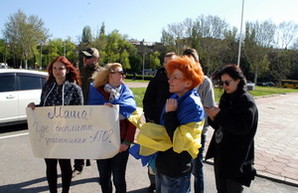 Возле Одесской ОГА семеро активистов митингуют с требованием уволить Марию Гайдар (ФОТО)