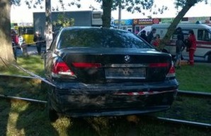 Авария в Одессе: вылетевший на рельсы BMW на полдня заблокировал движение одесских трамваев (ФОТО)