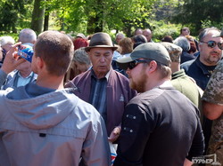 Акция одесских сепаратистов: пришел пасечник и всех разогнал (ФОТО)