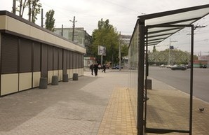 В Одессе благоустроили 1 станцию Люстдофской дороги новыми МАФами и плиткой
