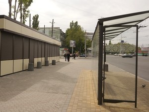 В Одессе благоустроили 1 станцию Люстдофской дороги новыми МАФами и плиткой