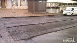 В Одессе под дождем ремонтируют улицу Базарную (ФОТО)