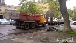 В Одессе под дождем ремонтируют улицу Базарную (ФОТО)
