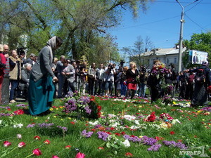 Одесские дворники очистили Куликово поле от цветов (ФОТОФАКТ)