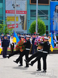 Одесситы возложили цветы на площади 10 Апреля (ФОТО)