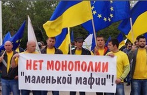 Под Одесской ОГА митинговали против коррупции в команде Саакашвили (ФОТО)
