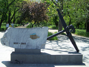 Названия погибших кораблей появились у одесского памятника морякам (ФОТО)