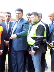 Как премьер Гройсман ремонт дороги Одесса-Южный проверял (ФОТО)