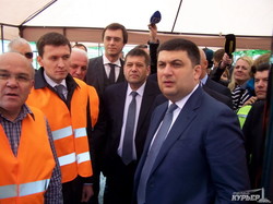 Как премьер Гройсман ремонт дороги Одесса-Южный проверял (ФОТО)