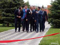 Премьер Гройман открыл новый лабораторный комплекс на фармацевтическом заводе (ФОТО, ВИДЕО)