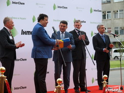 Саакашвили передал Гройсману весь пакет одесских реформ в трех папках (ФОТО, ВИДЕО)