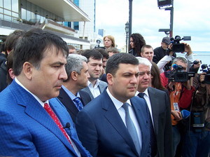 Гройсман и Саакашвили побывали на морвокзале, который превращают в таможню (ФОТО)