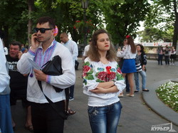 По Одессе прошел многотысячный Мегамарш вышиванок (ФОТО)