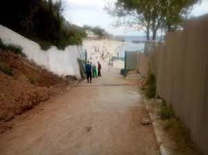 Одесские пограничники восстанавливают ворота на пляж, которые снес Саакашвили