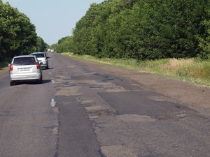 Порошенко приказал Саакашвили контролировать ремонт дорог в регионе
