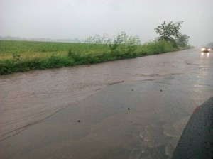 Трассу Одесса - Рени во время ремонта затопило дождем (ФОТО)