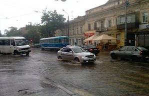 Одессу заливает дождем
