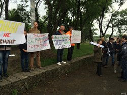 Протестующие против высотной застройки центра Одессы перекрыли Фонтанскую дорогу (ФОТО)