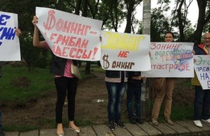 Протестующие против высотной застройки центра Одессы перекрыли Фонтанскую дорогу (ФОТО)