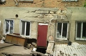 Здание кондитерской в Одесской области начало проваливаться под землю