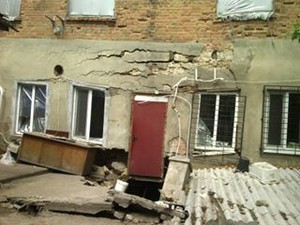 Здание кондитерской в Одесской области начало проваливаться под землю