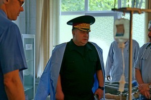 Министр обороны Украины посетил военный госпиталь Одессы