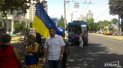 Протестующие против мэра Одессы перекрыли дороги в Аркадии (ФОТО)