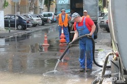В Одессе прорвавшая канализация затопила улицы Армейскую и Маршала Говорова (ФОТО, обновлено)