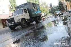 В Одессе прорвавшая канализация затопила улицы Армейскую и Маршала Говорова (ФОТО, обновлено)