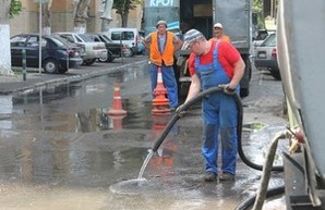 В Одессе прорвавшая канализация затопила улицы Армейскую и Маршала Говорова (ФОТО, обновлено)