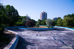 Как в одесском парке Победы чистят пруды (ФОТО)