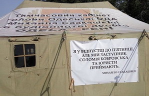 Одесский губернатор в отпуске: палаткой на трассе заведует Бобровская