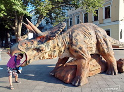 Одесский фестиваль фестивалей открылся парадом с рыцарями, легионерами и динозаврами (ФОТО, ВИДЕО)