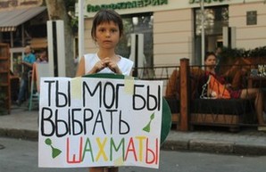 По улицам Одессы спортсмены и любители бегут полумарафон (ФОТО)