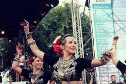 "Хочу в Одессу": Балканские танцы возле Дюка (ФОТО)