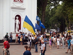Перед сессией горсовета на Думской требуют отставки мэра Одессы (ФОТО)
