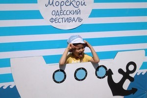 Одесситы установили новый рекорд Украины на самую длинную цепь из людей в тельняшках (ФОТОРЕПОРТАЖ)