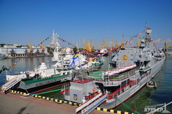 День ВМС в Одессе: утром на боевых кораблях подняли флаги (ФОТО)