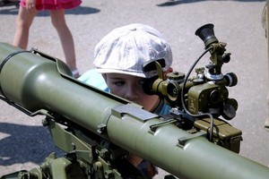 День ВМС в Одессе: дети с пистолетами и в бронетранспортерах (ФОТО)