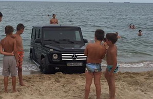 Одессит на "Гелендвагене" припарковался в море (ФОТО)