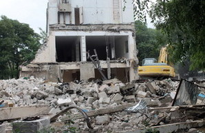 Реконструкция Старосенной площади в Одессе: снос двухэтажного магазина (ФОТО)