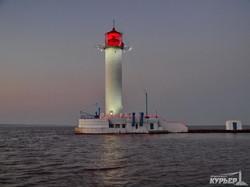 Вечерняя Одесса: вид с моря на маяк, Ланжерон и высотки (ФОТО, ВИДЕО)