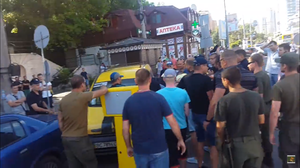 В одесской Аркадии активисты "ДК" устроили драку с охраной платной парковки (ВИДЕО)